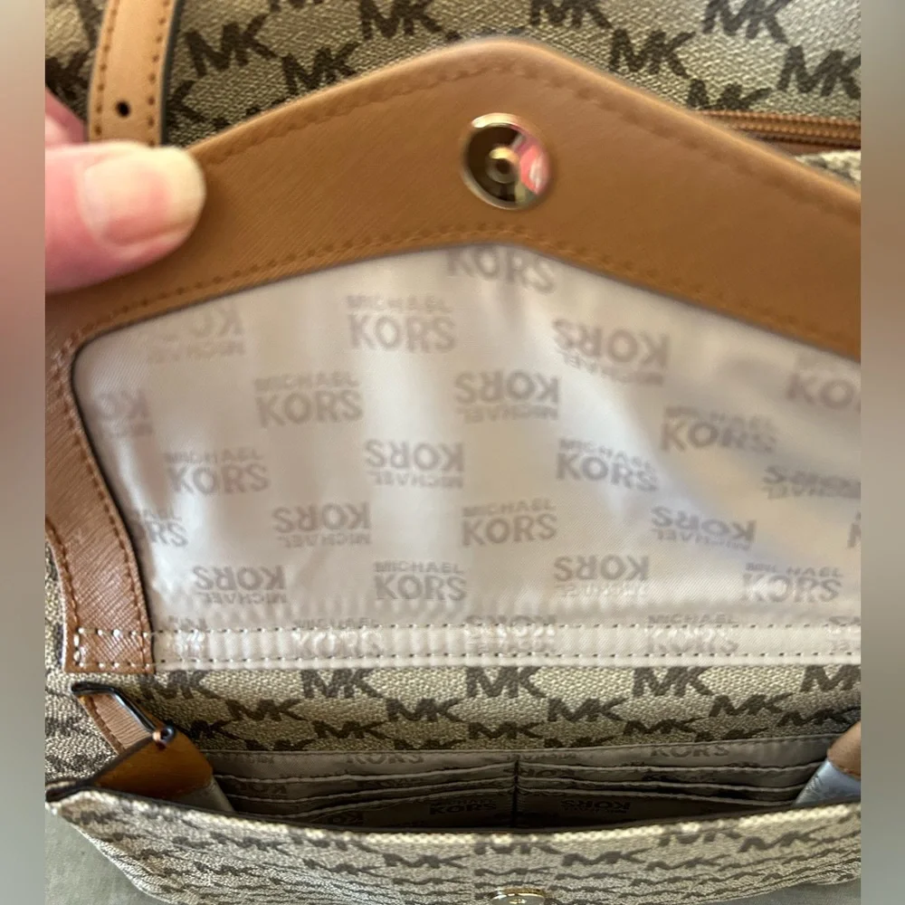 MICHAEL KORS Monogram Jet Set Tote NWT - Picture 5 of 13